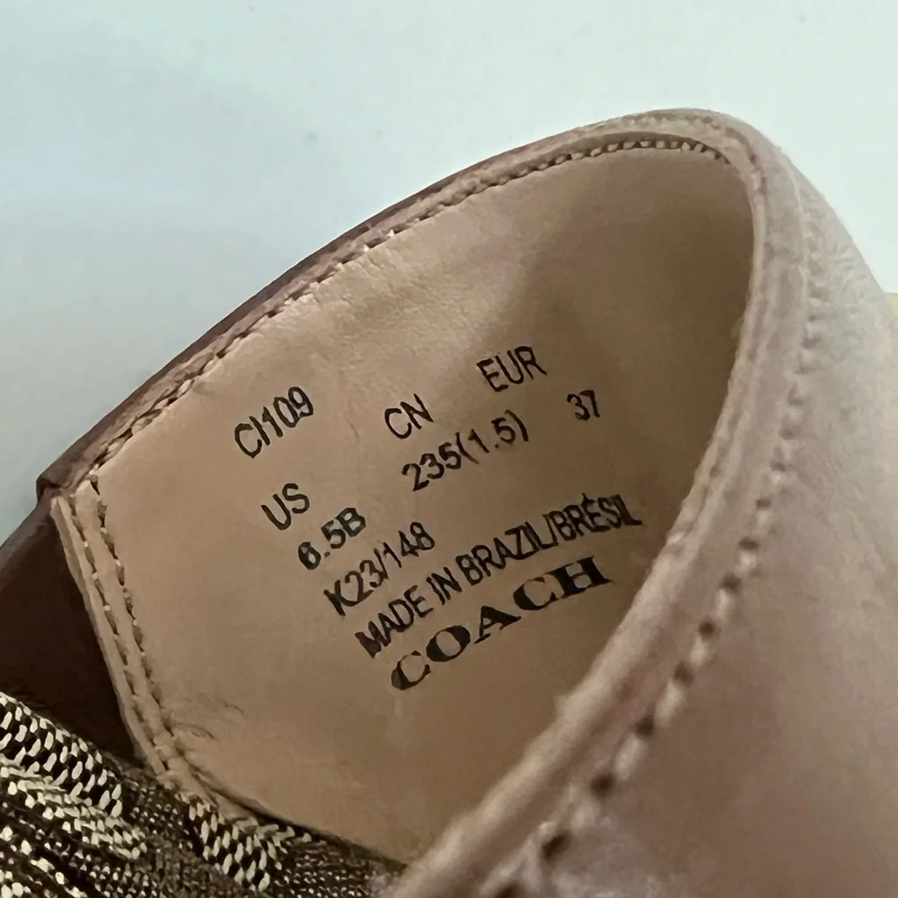 Coach Tan and Gold Logo Slides - Picture 14 of 15